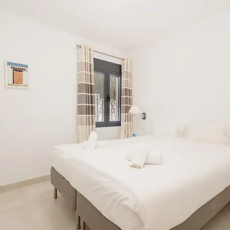 Cozy By The In Costabella, Holiday home *