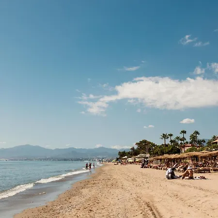 펜션 Cozy By The In Costabella,